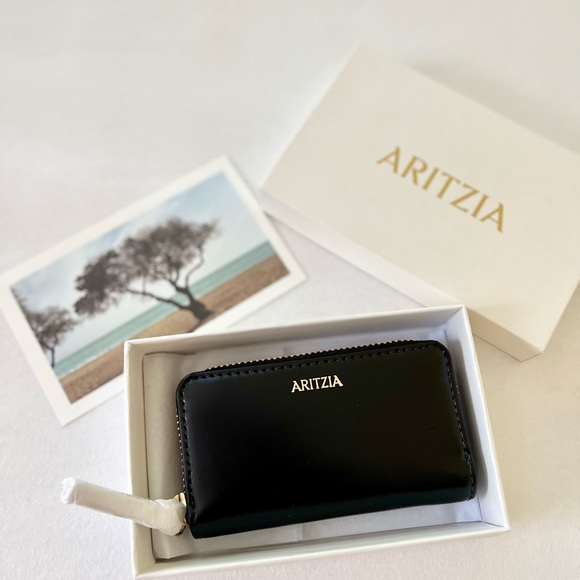 ⛔️SOLD⛔️Aritzia Clientele limited edition black wallet - Picture 2 of 5
